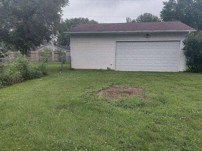 Photo of 615 7th St, Colona, IL