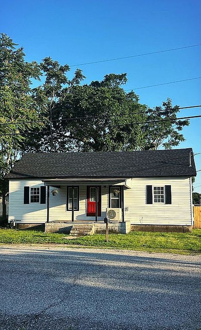 Image of 421 W 6th St