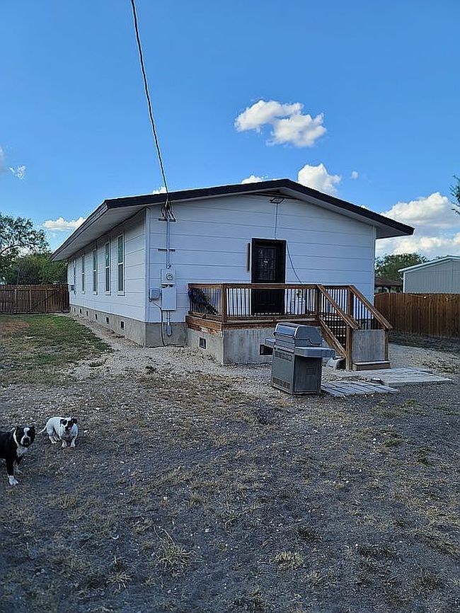 Photo of 16066 Brewster St, La Coste, TX