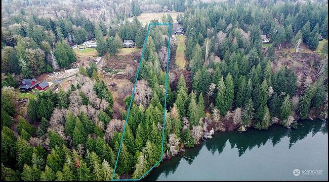 Photo of 51 E Oakland Bay Dr, Shelton, WA