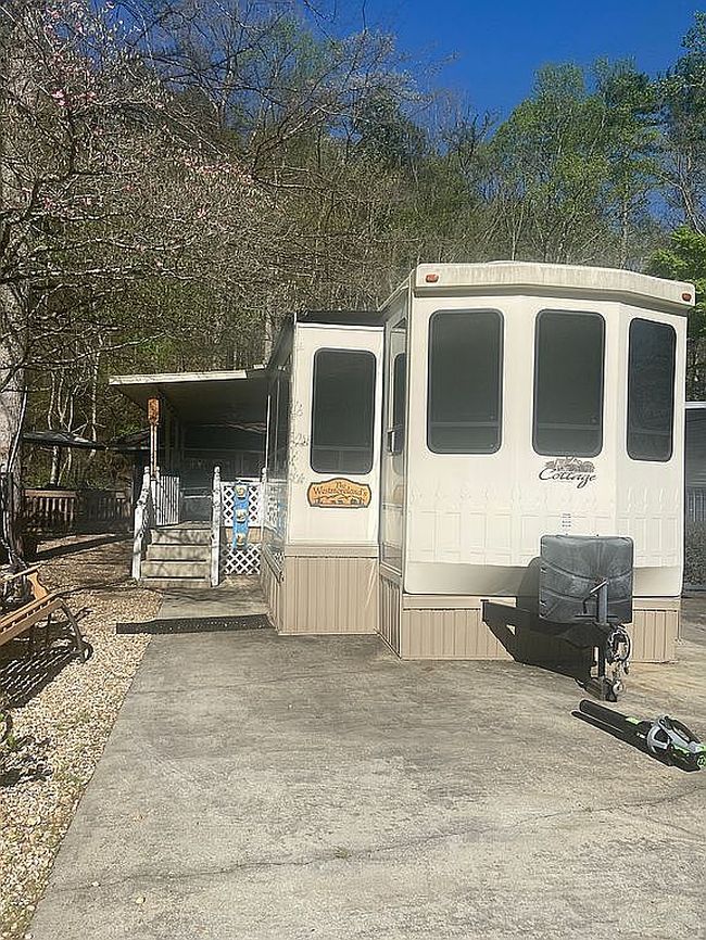Image of 226 Creekview Dr
