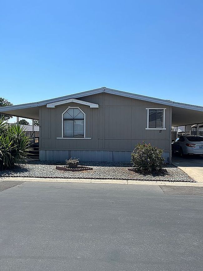 Photo of 900 E Rankin Ave #18, Tulare, CA