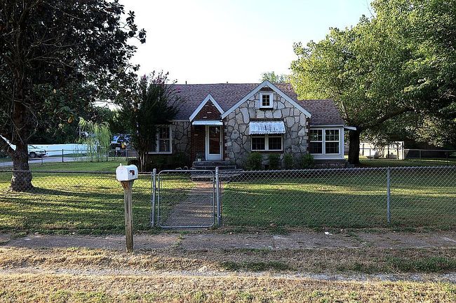 Photo of 325 W Church St, Salem, AR