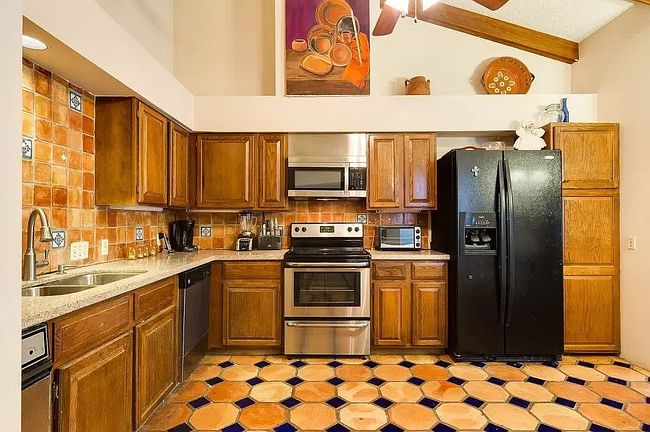 Image of 107 W Shasta Ave