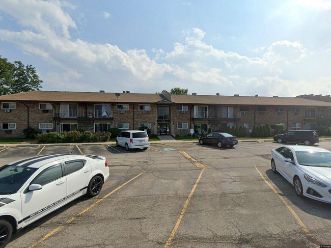 Photo of 818 E Old Willow Rd Apt 206