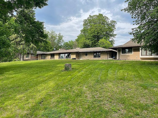 Photo of 2 Skillman Ln, North Oaks, MN