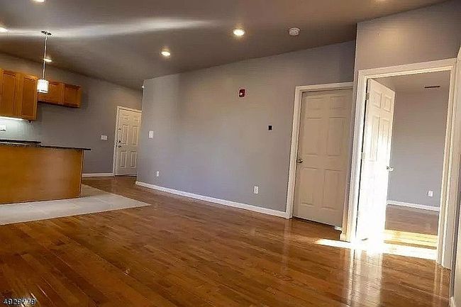 Image of 399 E 28th St