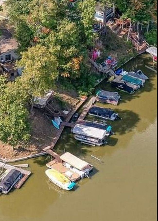 Photo of 101 Rosewood Dr, Cicero, IN