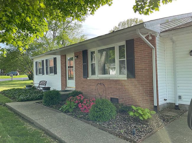 Photo of 7 Lambert Dr, Mount Carmel, IL