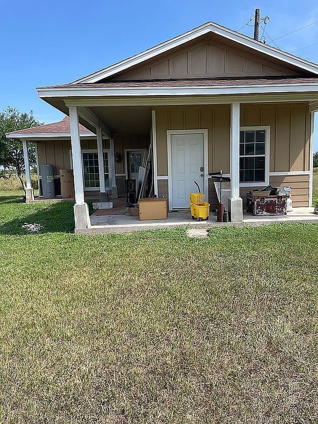 Photo of 1207 Friar Rd, Cuero, TX