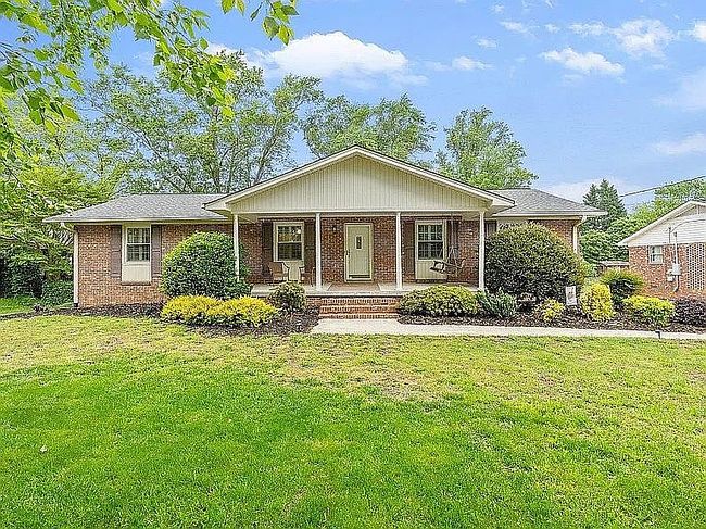 Photo of 703 Edwards Rd, Greenville, SC