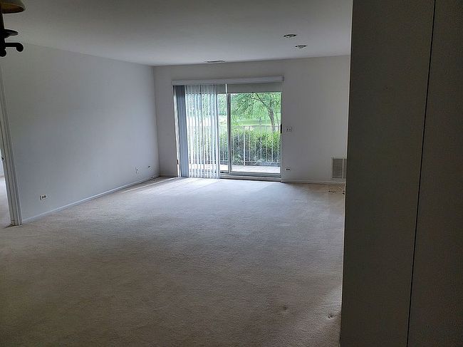 Photo of 805 Leicester Rd Apt 118, Elk Grove Village, IL