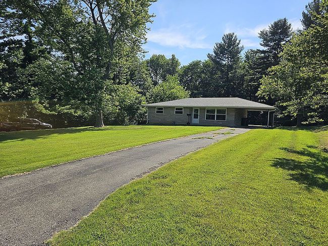 Photo of 702 S Main St, Versailles, IN
