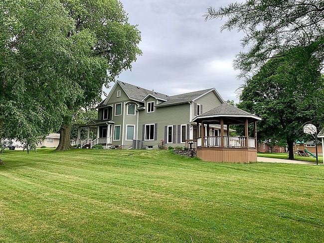 Additional photo 2 of property located at 903 E 10th St