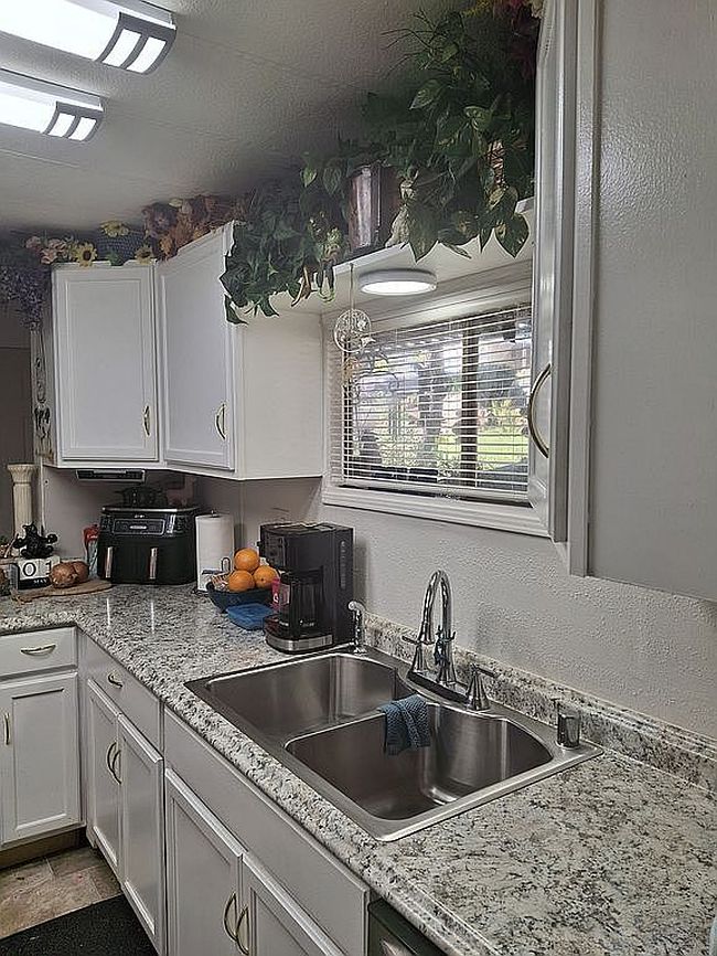 Image of 5194 Royal Oaks Dr