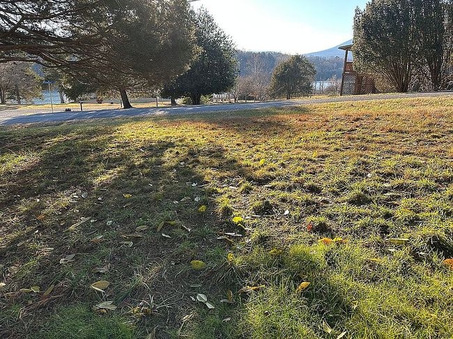 Photo of 606 Riverside Dr, Luray, VA