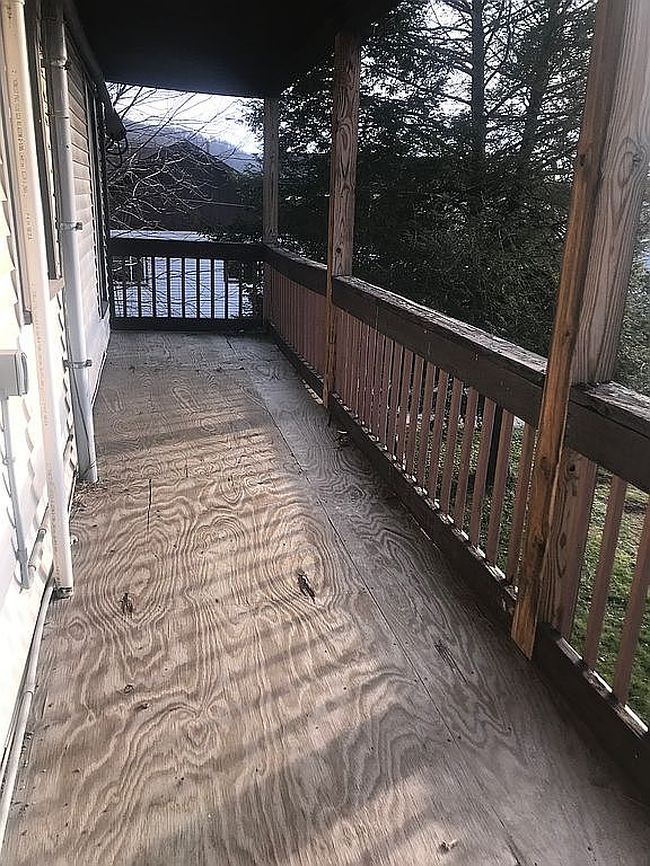Photo of 1709-1711 Marshall St S, Benwood, WV