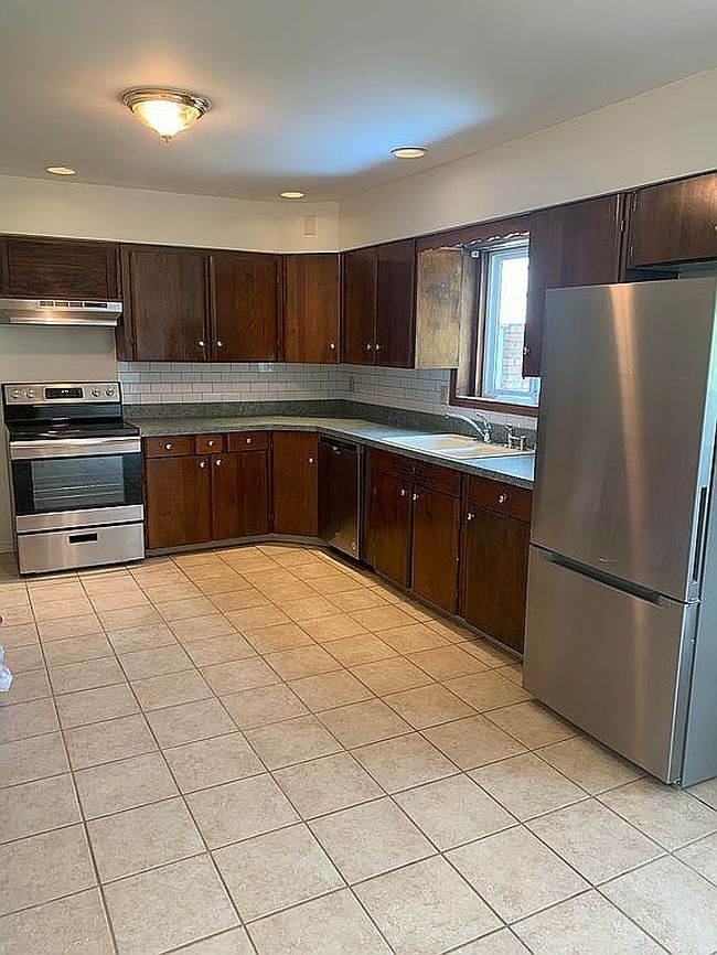 Photo of 5479 E Heisley Rd, Mentor, OH