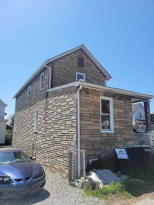 Photo of 475 Saint Nicholas Dr, Donora, PA