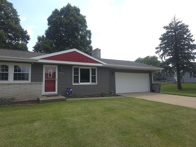 Photo of 206 Meadow Ln, Norfolk, NE