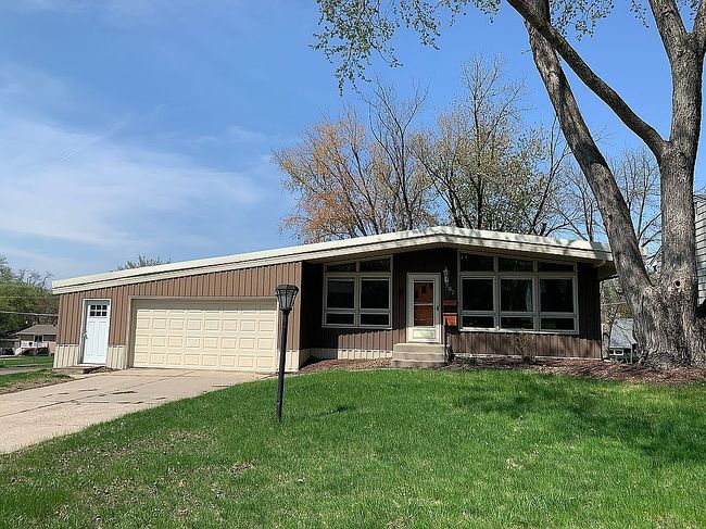 Photo of 207 E Douglas Ave, Fergus Falls, MN