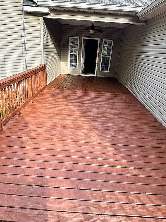 Image of 2561 Robertson St E