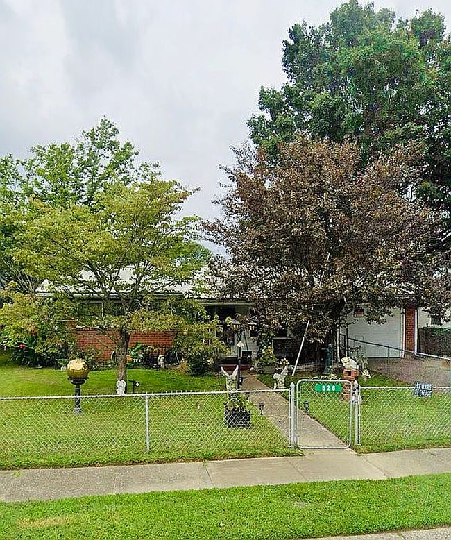 Image of 826 Greenbriar St