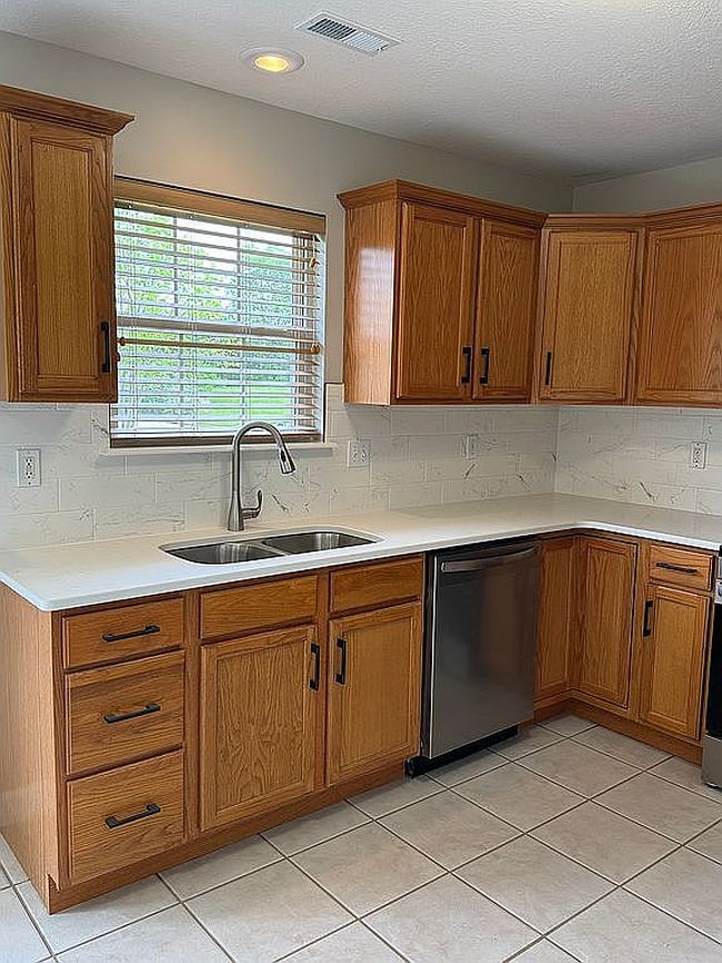 Image of 2222 Chouteau Ln