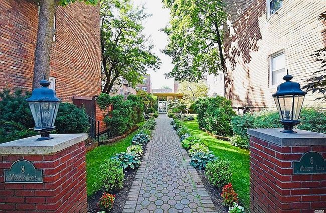 Photo of 8 Wooleys Ln, Great Neck, NY