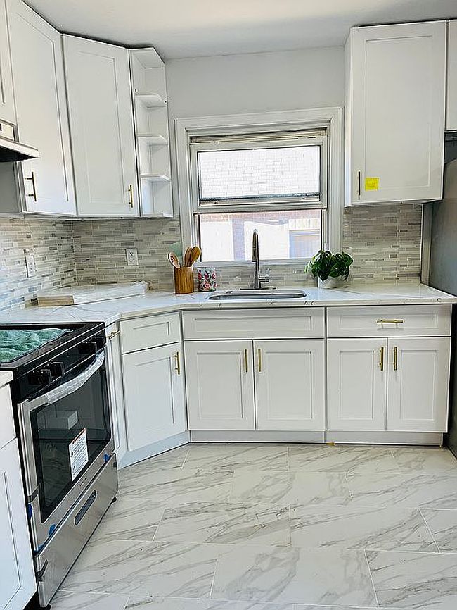 Image of 42-24 164th St