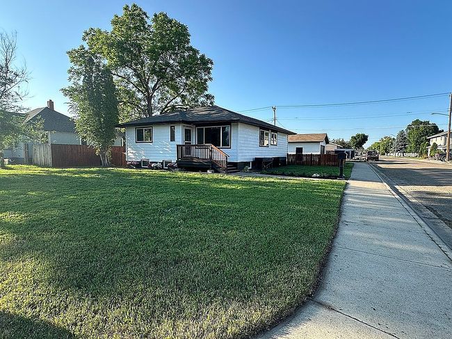 Image of 724 3rd St Se