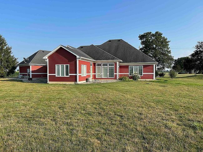 Photo of 18617 Notestine Rd, Woodburn, IN
