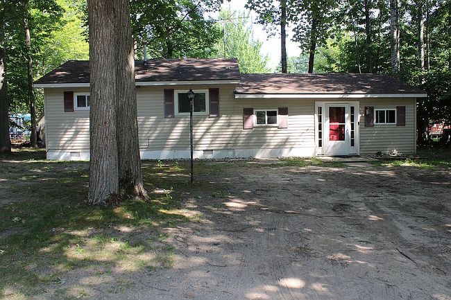 Photo of 124 Chickasaw St, Roscommon, MI