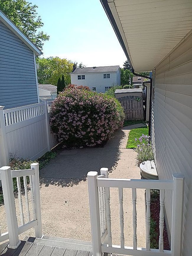 Photo of 645 E View St, Lombard, IL