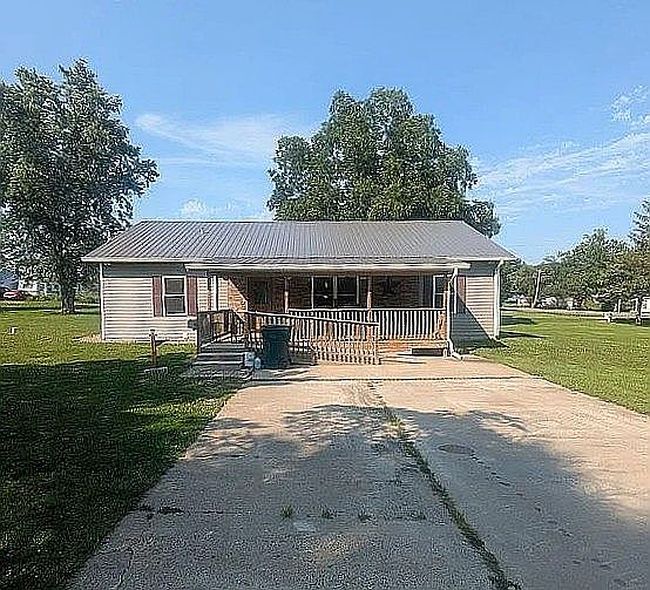 Photo of 219 E Curtis St, Marceline, MO