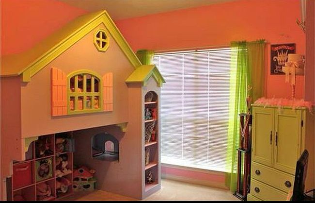 Image of 15419 Village Dr