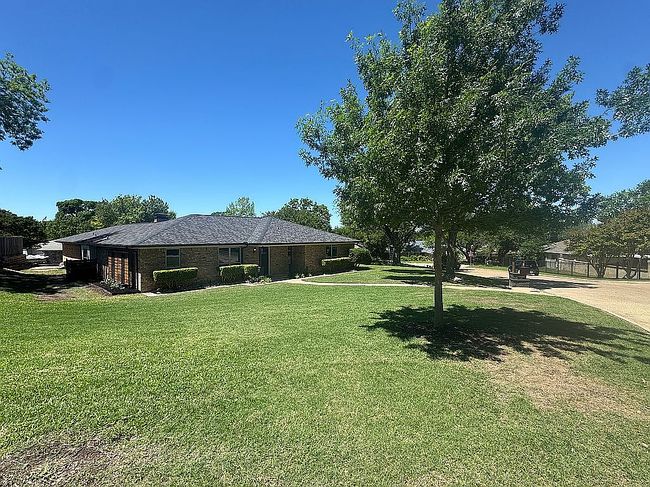 Image of 209 Lakehill Dr