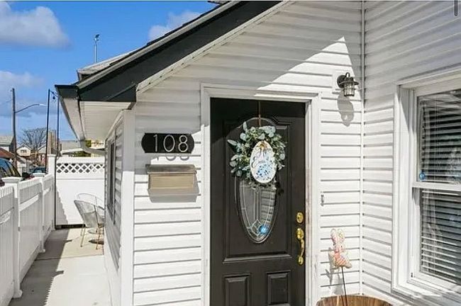Photo of 108 Gain Ct, Brooklyn, NY