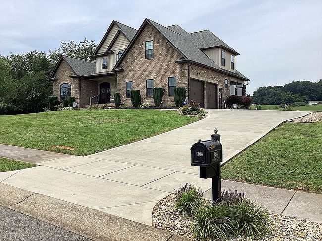 Photo of 1308 Rippling Waters Cir, Sevierville, TN