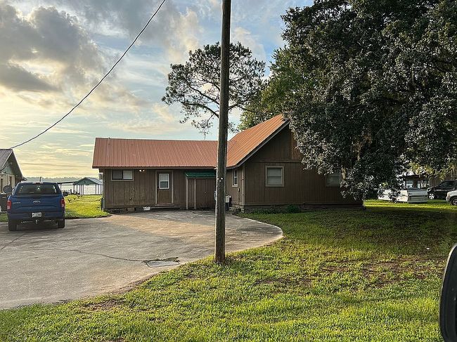 Photo of 146 Martin St, Florahome, FL