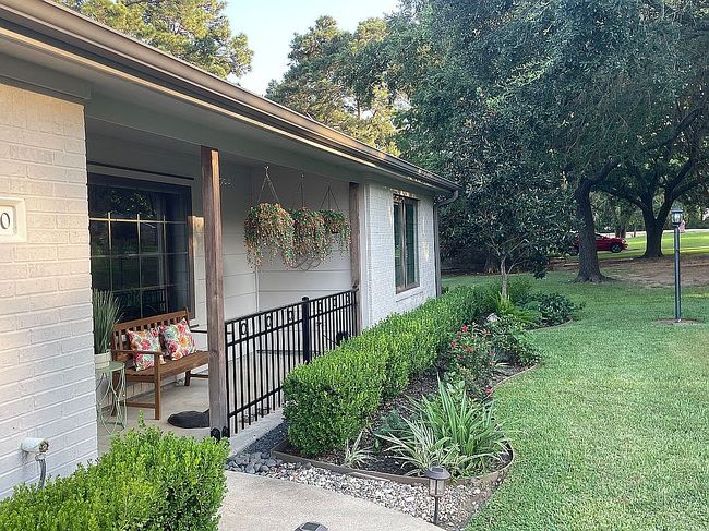 Photo of 13210 Crest Dr, Willis, TX