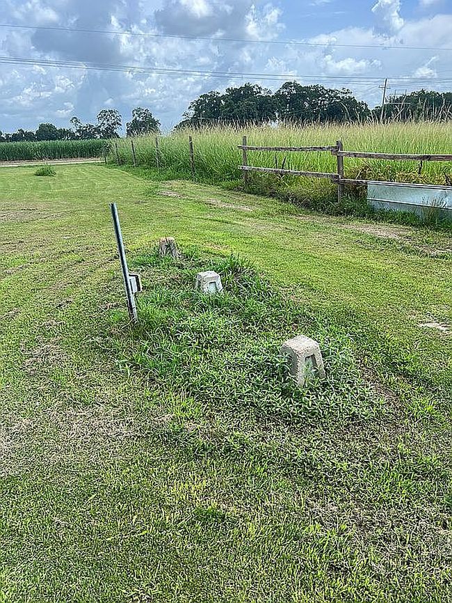 Photo of 1130 A & B Nassans Rd, Saint Martinville, LA