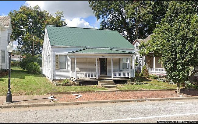 Photo of 221 N Main St, Red Bud, IL