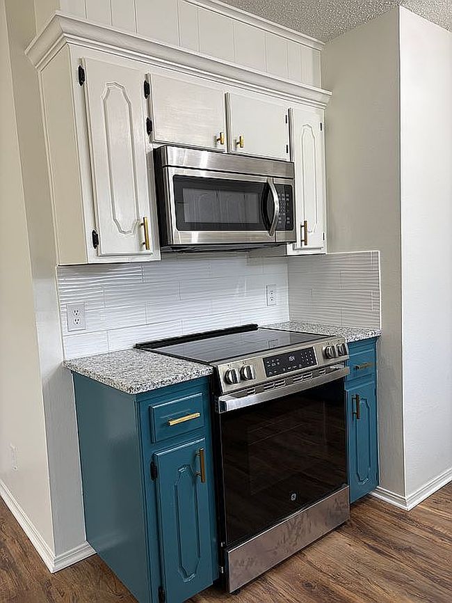 Additional photo 3 of property located at 426 Burbank St