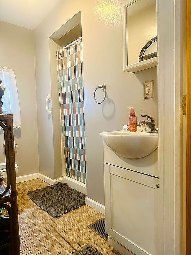 Image of 648 Smith St