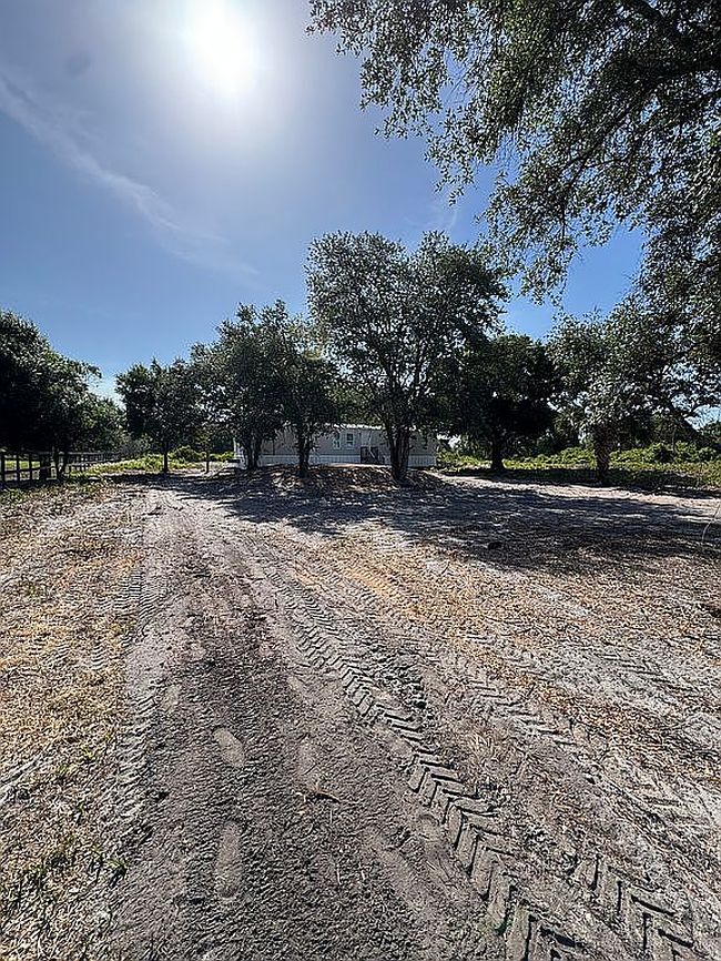 Photo of 210 N Zambria St, Clewiston, FL