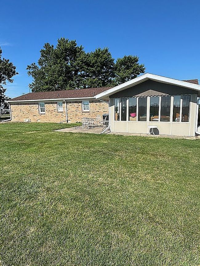 Photo of 707 S Chicago St, Rossville, IL