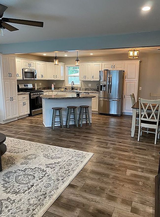 Photo of 301 James St, Saint Joseph, IL