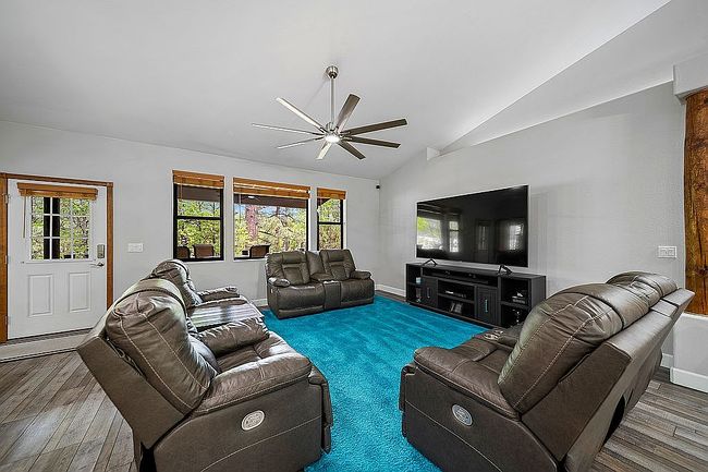 Image of 1601 S Spruce Ln