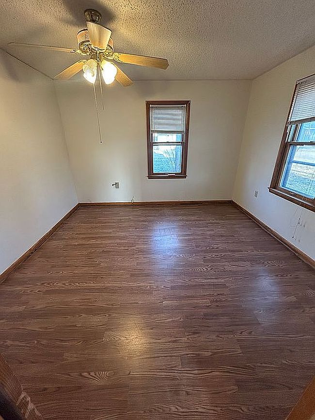 Image of 233 W Poling St